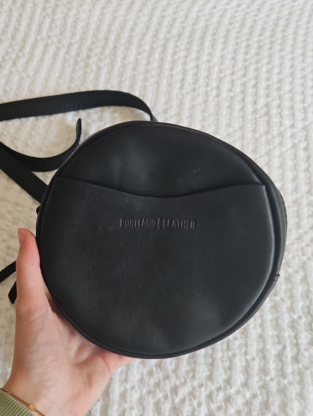 Portland Leather Black Round Crossbpdy